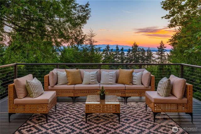 18730 94th Avenue W, Edmonds, WA 98020