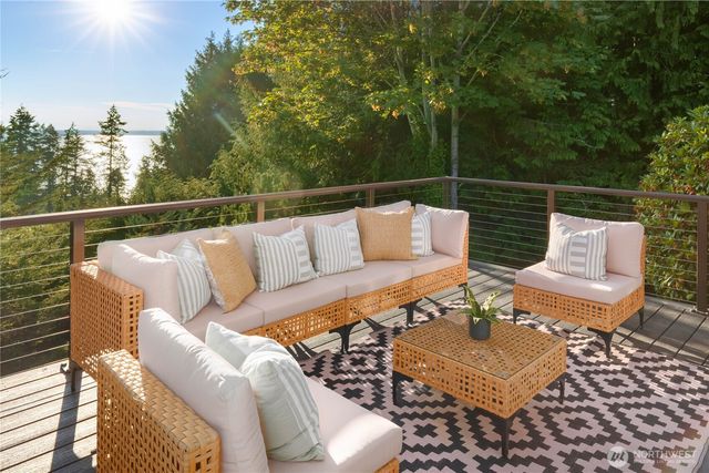 18730 94th Avenue W, Edmonds, WA 98020