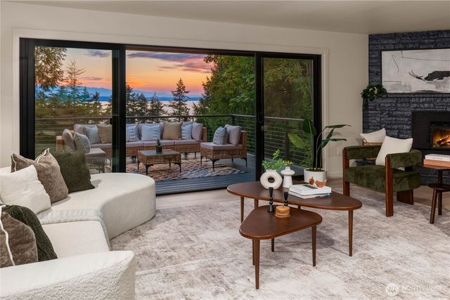 18730 94th Avenue W, Edmonds, WA 98020