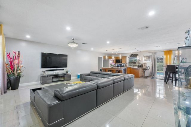 7310 NW 13th Court, Plantation, FL 33313