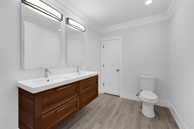 1633 Fourcade Street B, Houston, TX 77023