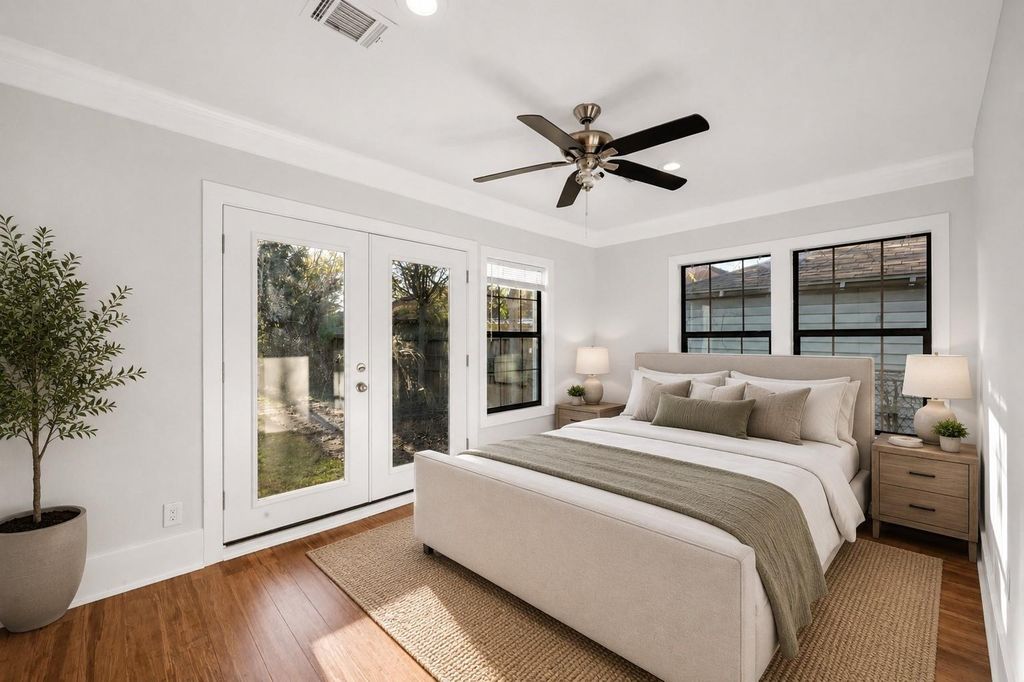 1633 Fourcade Street B, Houston, TX 77023
