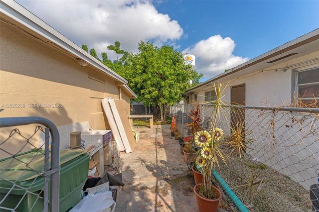 445 NW 8th St, Homestead, FL 33030