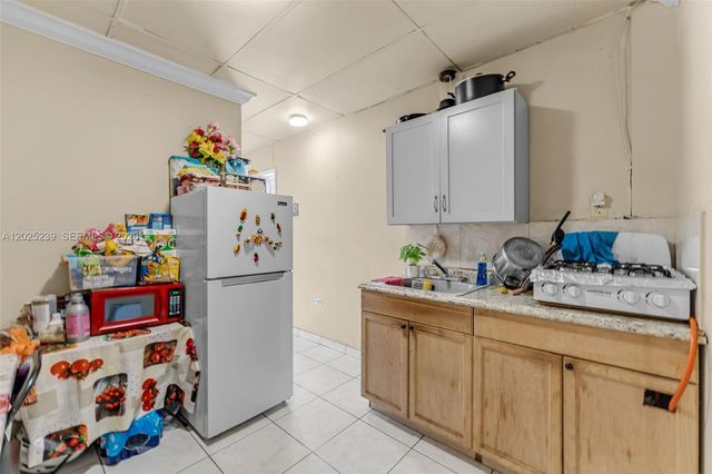 445 NW 8th St, Homestead, FL 33030