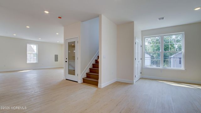 57 Oak Street, Keansburg, NJ 07734