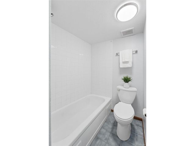 551 W Crestline Cir 9D2, Littleton, CO 80120