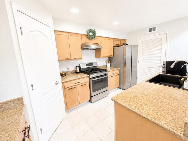 1414 Vessona Cir, Folsom, CA 95630