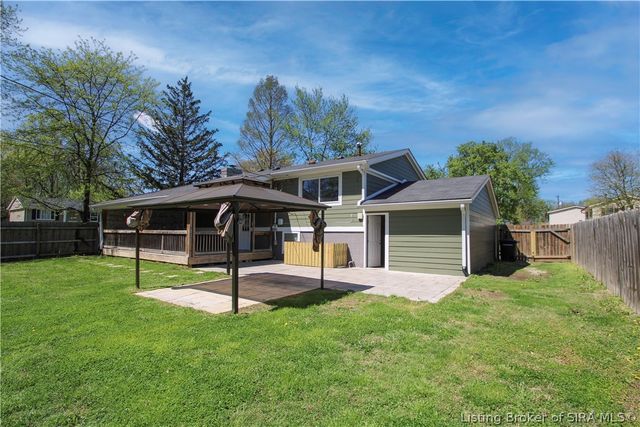 2902 Winchester Road, Jeffersonville, IN 47130