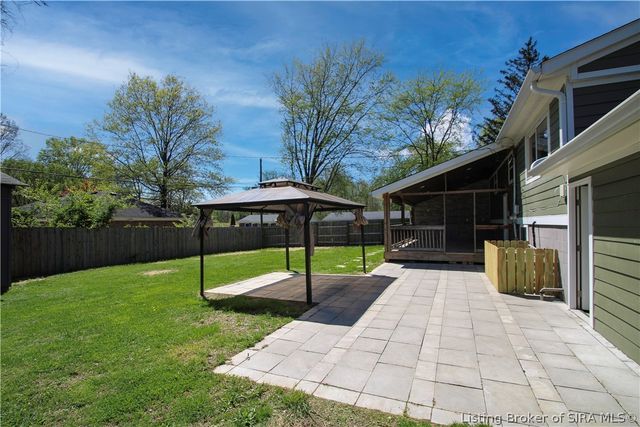 2902 Winchester Road, Jeffersonville, IN 47130