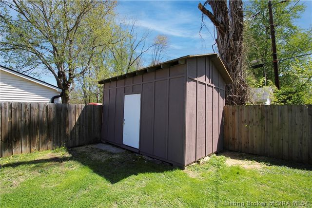 2902 Winchester Road, Jeffersonville, IN 47130