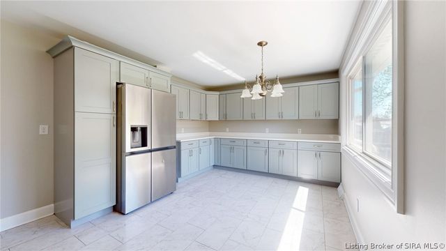 2902 Winchester Road, Jeffersonville, IN 47130