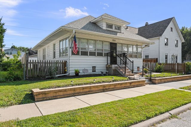 1834 16th Avenue, Moline, IL 61265
