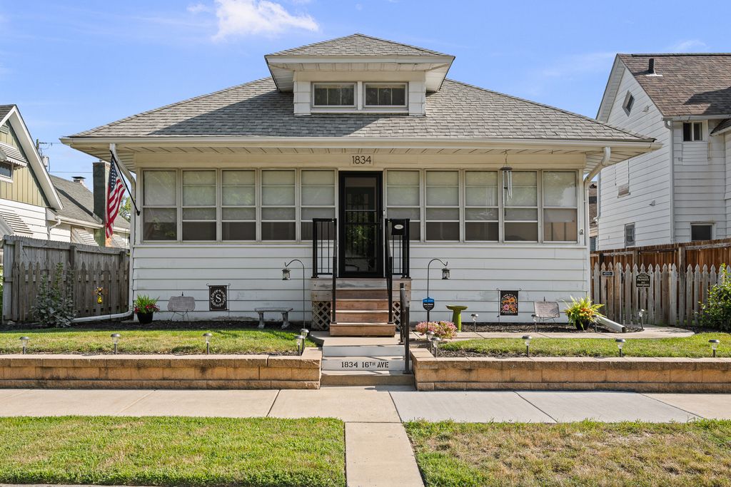 1834 16th Avenue, Moline, IL 61265