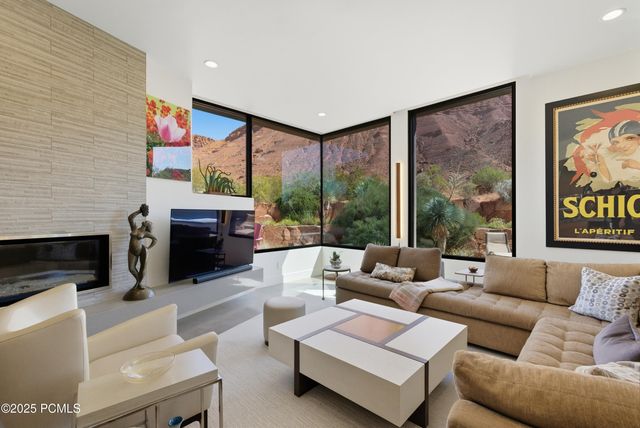 308 W Mallow Way, Ivins, UT 84738