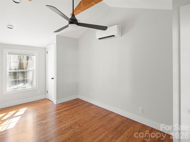 9 S Woodward Avenue, Asheville, NC 28804