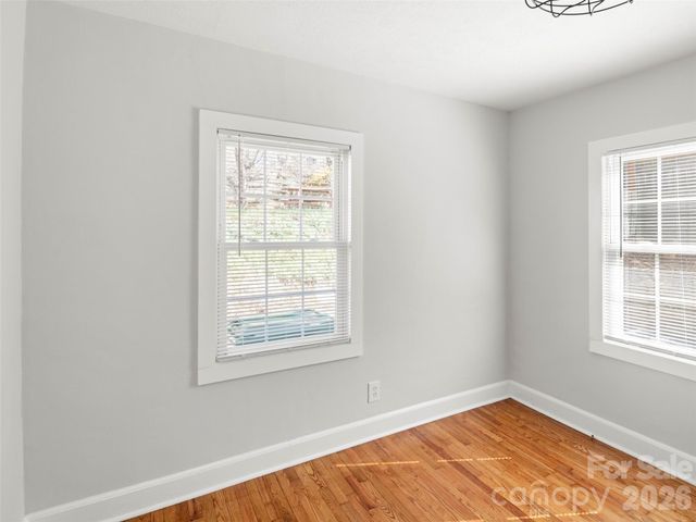 9 S Woodward Avenue, Asheville, NC 28804