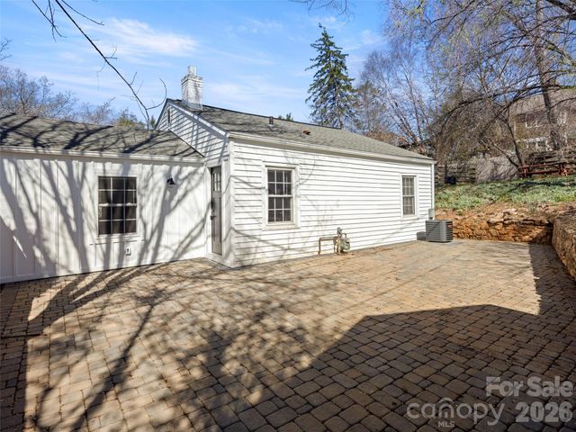 9 S Woodward Avenue, Asheville, NC 28804