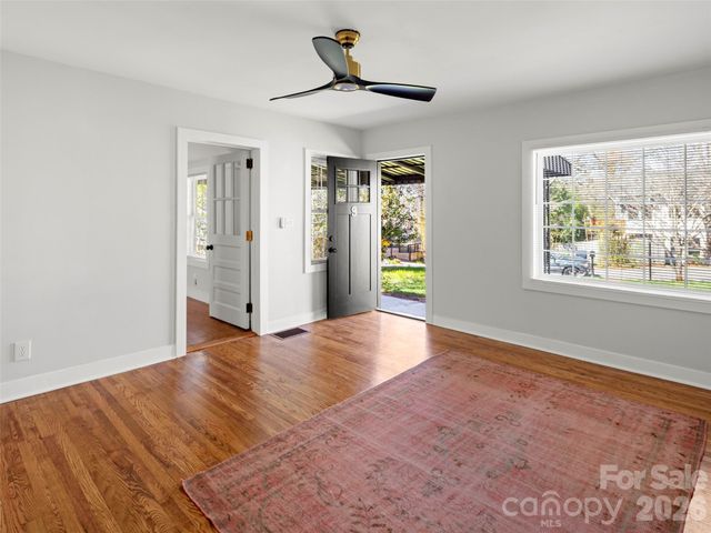 9 S Woodward Avenue, Asheville, NC 28804