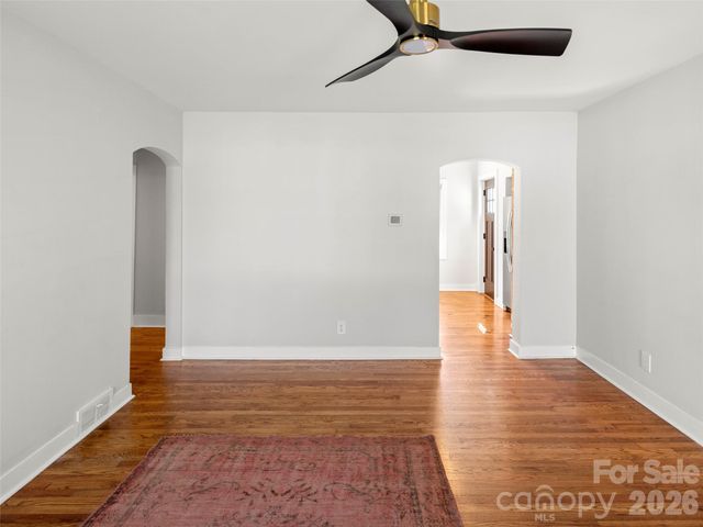 9 S Woodward Avenue, Asheville, NC 28804