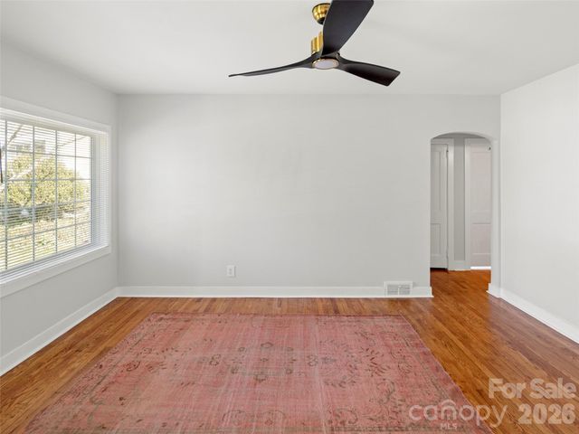 9 S Woodward Avenue, Asheville, NC 28804