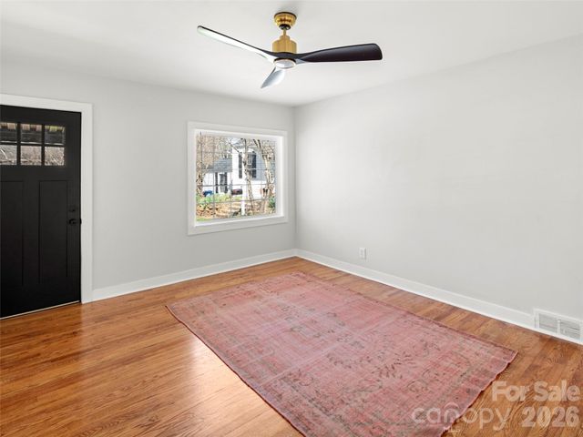 9 S Woodward Avenue, Asheville, NC 28804