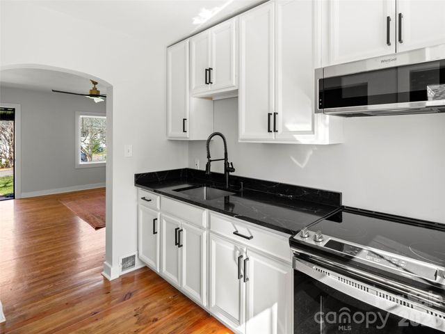 9 S Woodward Avenue, Asheville, NC 28804