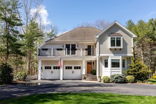 2 Ice House Rd, Plymouth, MA 02360