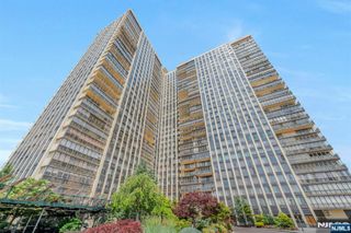 300 Winston 2105, Cliffside Park, NJ 07010