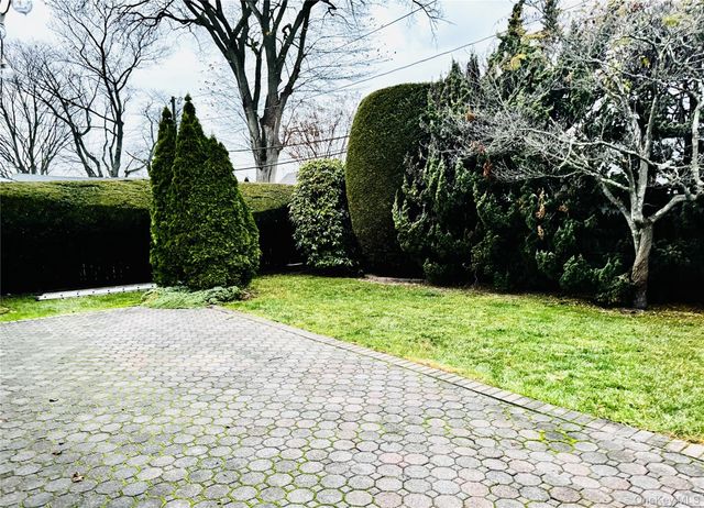 55 Constellation Road, Levittown, NY 11756