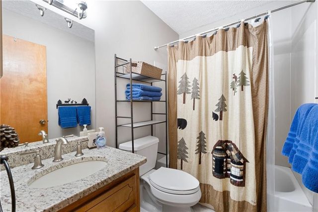 226 Mountain View Court, Ellijay, GA 30536