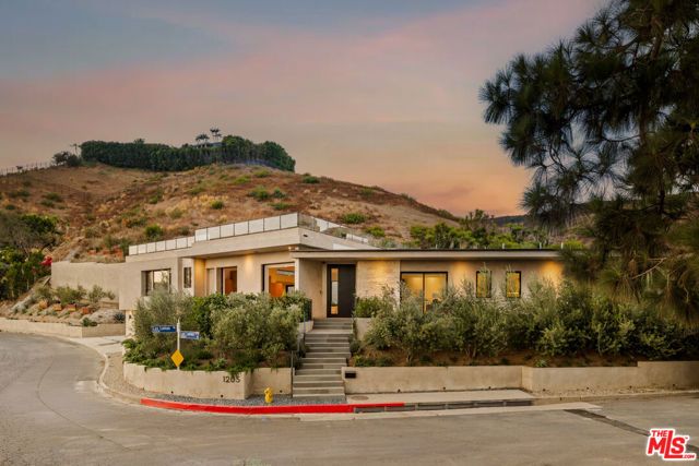 1205 Las Lomas Place, Los Angeles, CA 90272