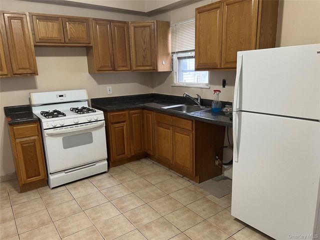 119-13 18 Avenue 1R, College Point, NY 11356