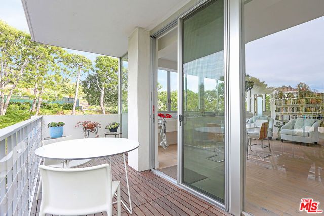 17352 W Sunset Boulevard 301, Pacific Palisades (los Angeles), CA 90272