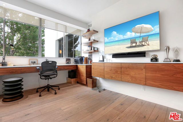 17352 W Sunset Boulevard 301, Pacific Palisades (los Angeles), CA 90272