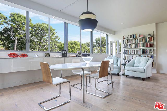 17352 W Sunset Boulevard 301, Pacific Palisades (los Angeles), CA 90272