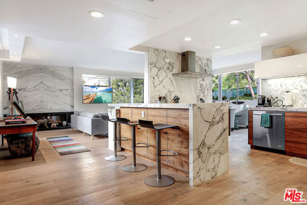 17352 W Sunset Boulevard 301, Pacific Palisades (los Angeles), CA 90272