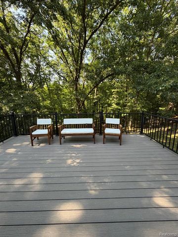 825 Rowlinson Lane, Ortonville, MI 48462
