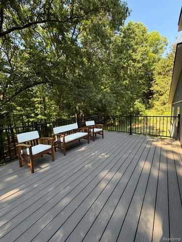825 Rowlinson Lane, Ortonville, MI 48462