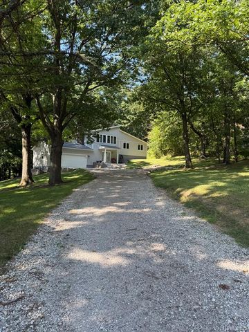 825 Rowlinson Lane, Ortonville, MI 48462