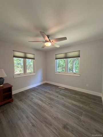 825 Rowlinson Lane, Ortonville, MI 48462