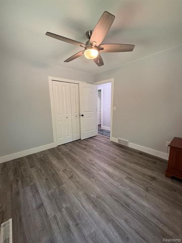 825 Rowlinson Lane, Ortonville, MI 48462