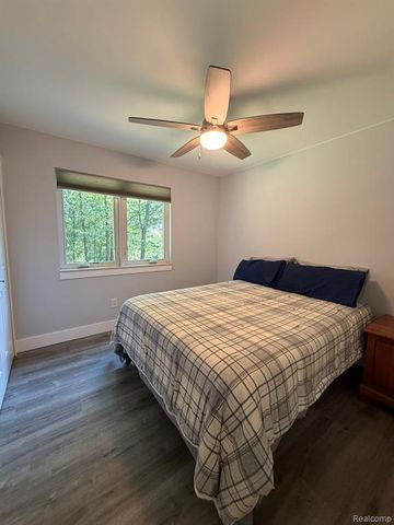 825 Rowlinson Lane, Ortonville, MI 48462