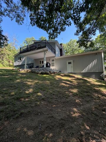 825 Rowlinson Lane, Ortonville, MI 48462