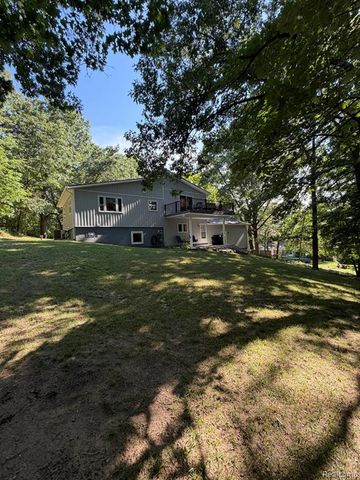 825 Rowlinson Lane, Ortonville, MI 48462