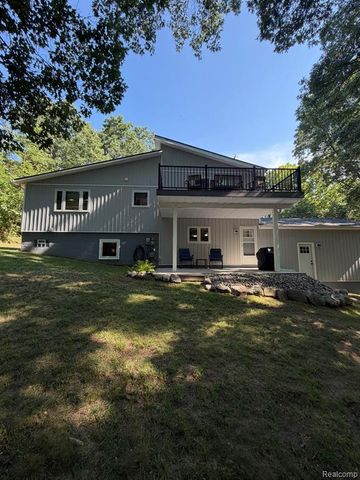 825 Rowlinson Lane, Ortonville, MI 48462