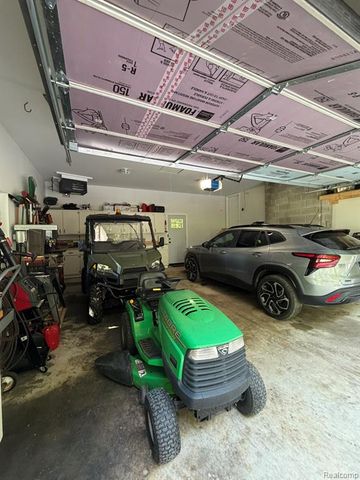 825 Rowlinson Lane, Ortonville, MI 48462