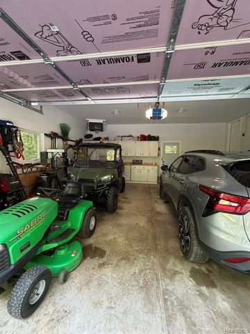 825 Rowlinson Lane, Ortonville, MI 48462