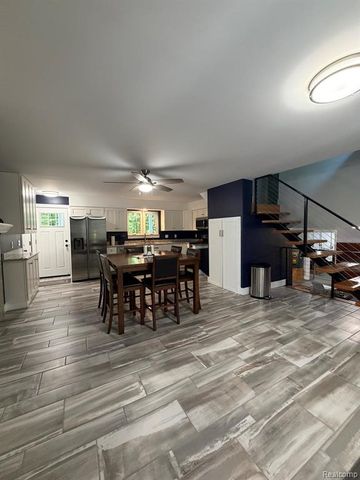 825 Rowlinson Lane, Ortonville, MI 48462