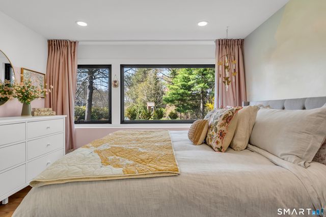 5 Windsor Road, North Haven, CT 06473