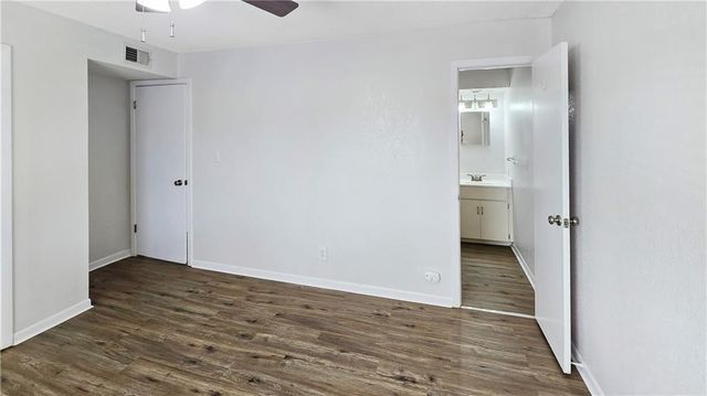 6222 Robinson Street 3, Overland Park, KS 66202